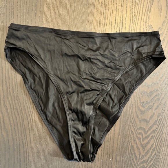 CUUP Triangle Bra Set in Black Satin - Picture 12 of 12